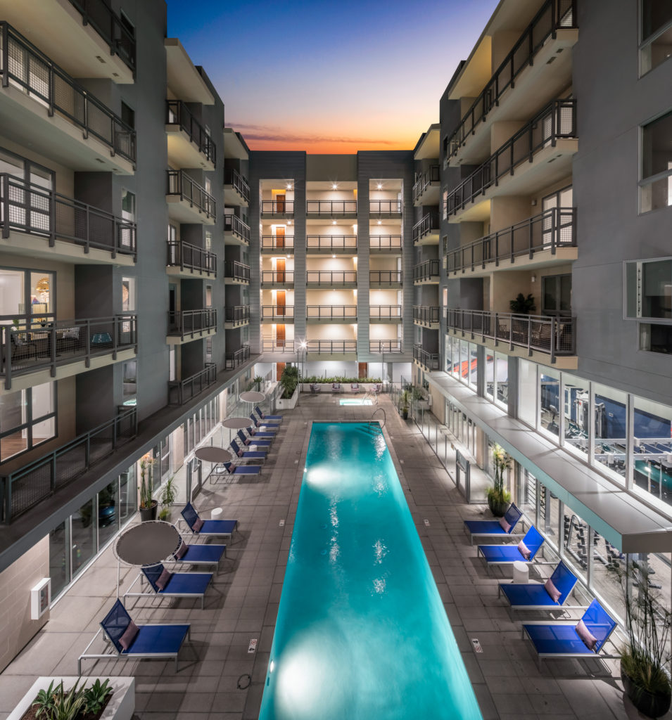 outside-resort-style-pool-next-on-lex-apartments-in-glendale-ca-955x1024