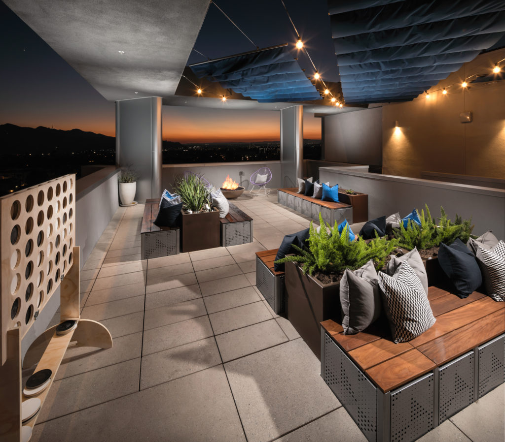 outside-outdoor-deck-next-on-lex-apartments-in-glendale-ca-3-1024x898
